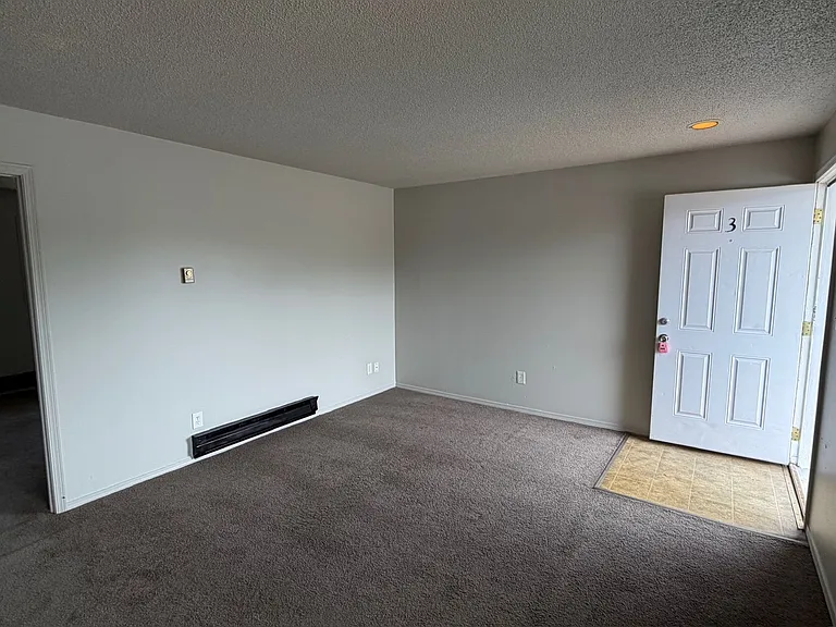 115 Jerome Ln — Photo 5