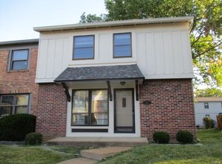 2360 Hidden Meadow Ln, Ballwin, MO 63021