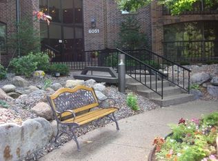 6051 Laurel Ave APT 102, Golden Valley, MN 55416