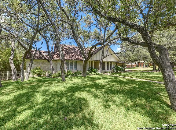 2nd image of 105 Castleoaks Dr