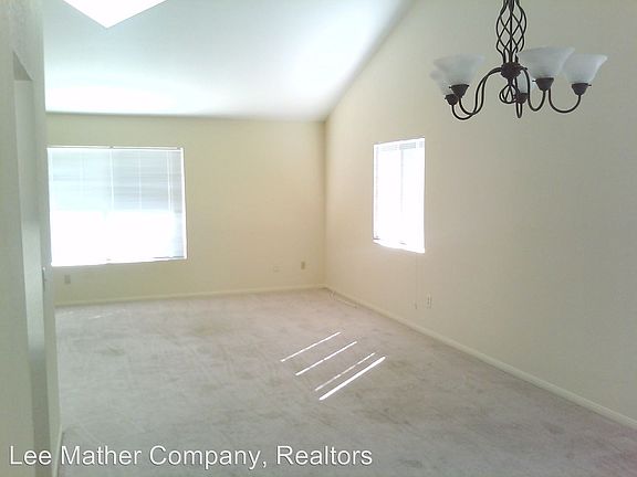 4th image of 906 Sea Park Dr