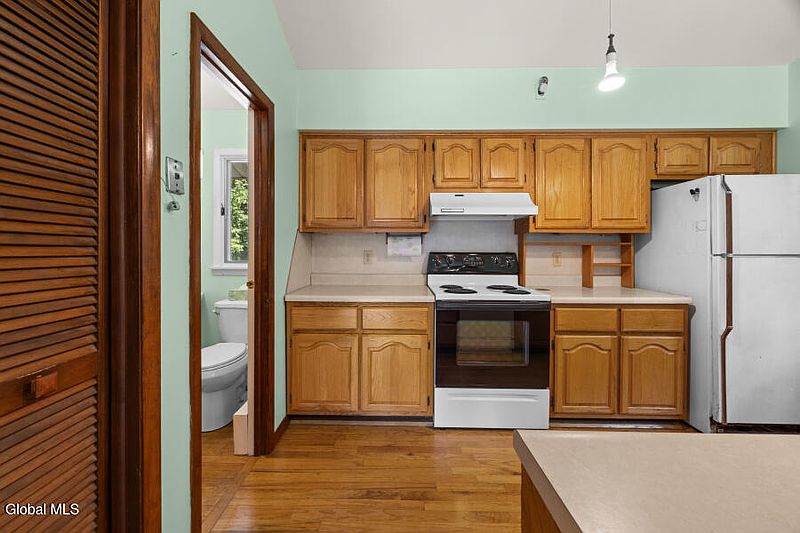 5th image of 104 Lawson Road