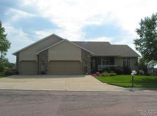 120 S Country Club Ave, Brandon, SD 57005