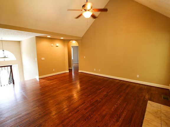 4th image of 561 Hidden Oaks Dr