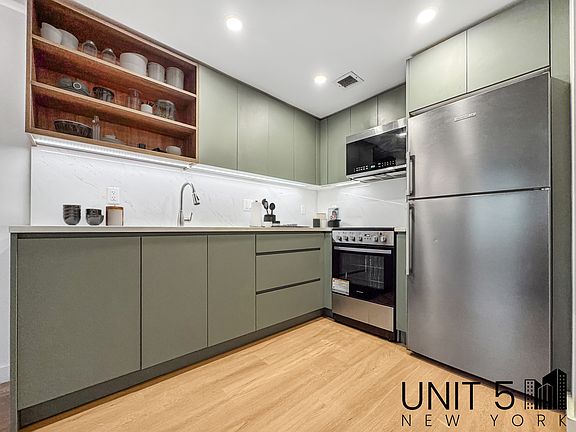 5th image of 11 Weirfield St #5C