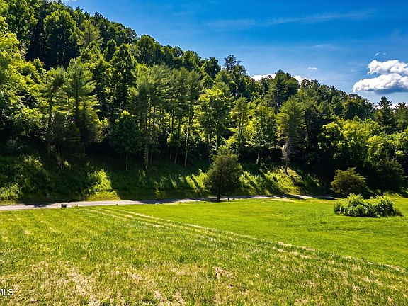 4th image of 18 Vineyard Valley Dr