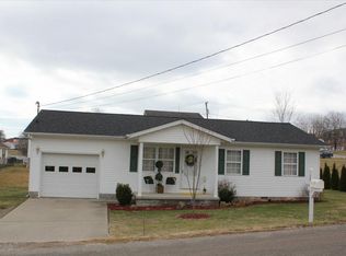 128 Harbour Ln, Hurricane, WV 25526