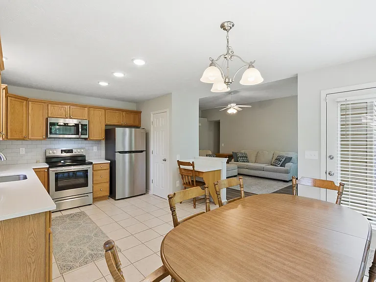 752 Rosslyns Dl — Photo 19