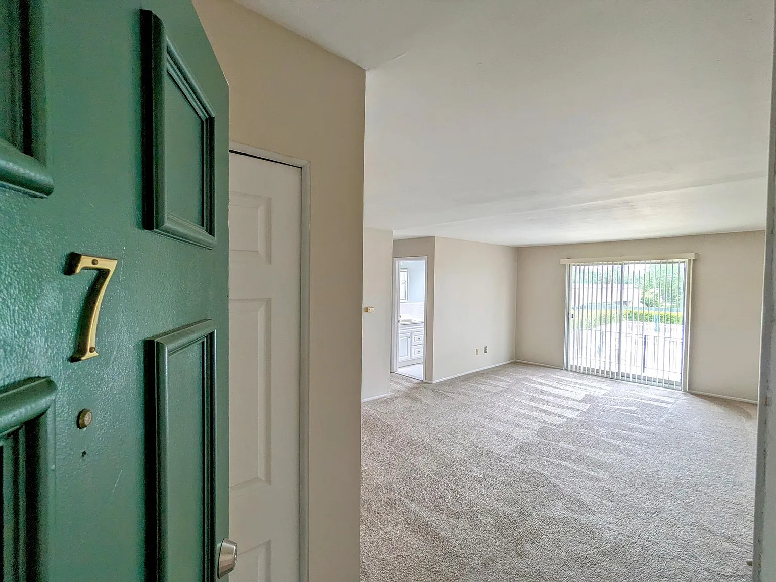 1 bed, 1.0 bath, 868 sqft, $1,350 — Photo 3