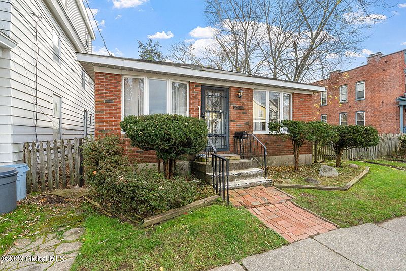 3rd image of 1020 23rd Street