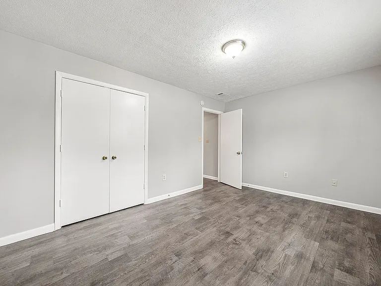 Balfour Forest Apartments — Photo 13
