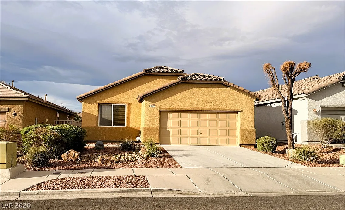 3 bed, 2.0 bath, 1484 sqft, $2,321 — Photo 1