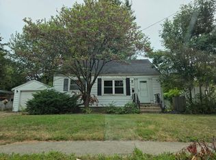 706 Outer Park Dr, Springfield, IL 62704