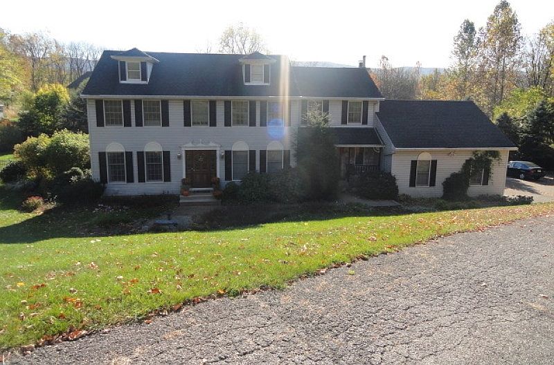 1st image of 21 W Gate Dr