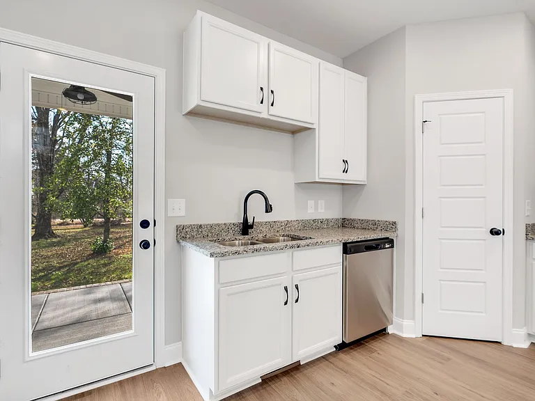 533 S Halifax Ct — Photo 9