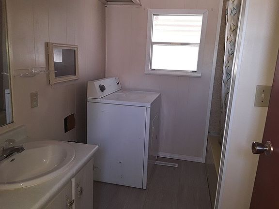 5th image of 805 Cheryl Ln