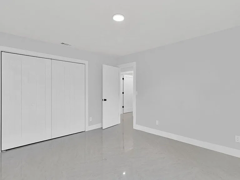 5760 36th Ln — Photo 3