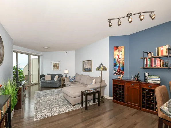 4120 South Lake DRIVE #454, Saint Francis, WI 53235