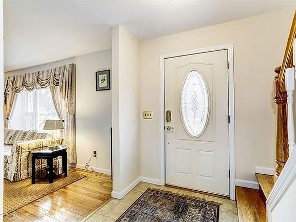 4th image of 117 Stone Hedge Dr