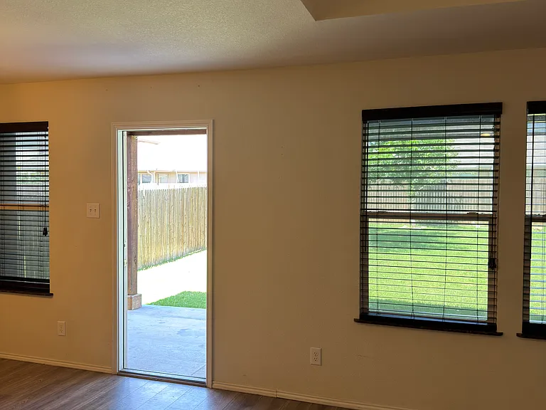 916 Rivers Creek Ln — Photo 12