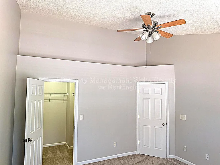 112 Graystar Rd — Photo 11
