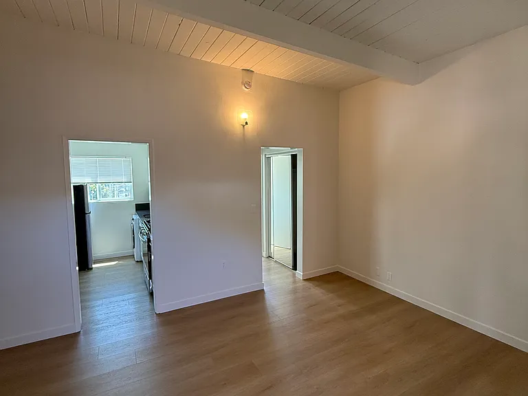 3211 Primera Ave #10 — Photo 2