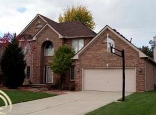 17352 Cross Winds Rd, Livonia, MI 48152