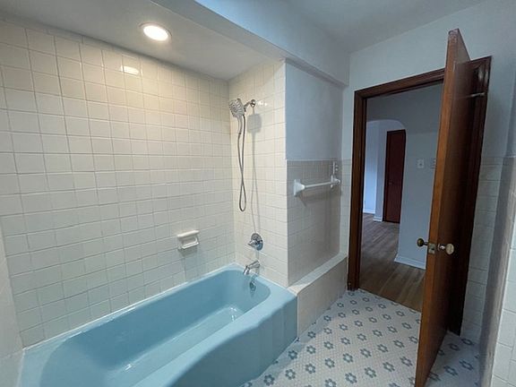 4th image of 10021 Saint Clair Ave