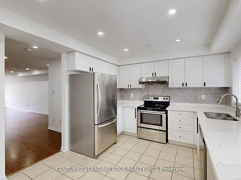38 Rumi Cres — Photo 4