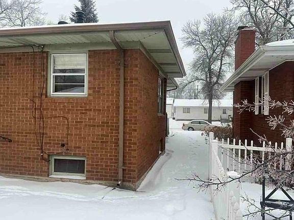 3rd image of 2219 6th Ave E