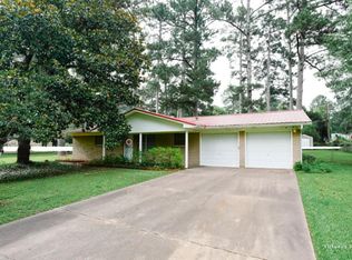 192 Lakeshore Dr, Texarkana, TX 75501