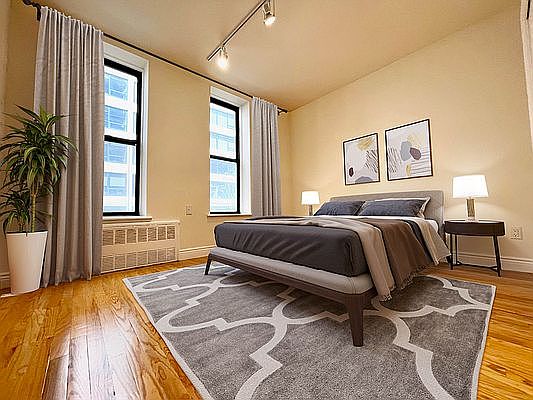 2nd image of 35 W 65th St APT 4A