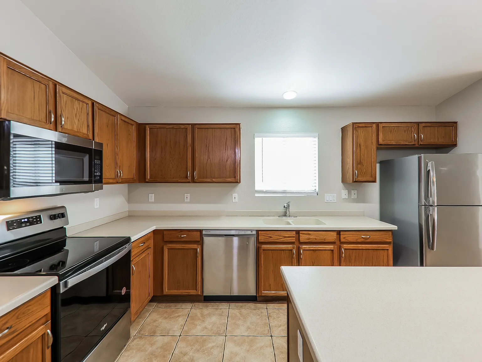 4 bed, 1642 sqft, $1,899 — Photo 4