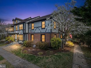 1100 Snead Pl, Herndon, VA