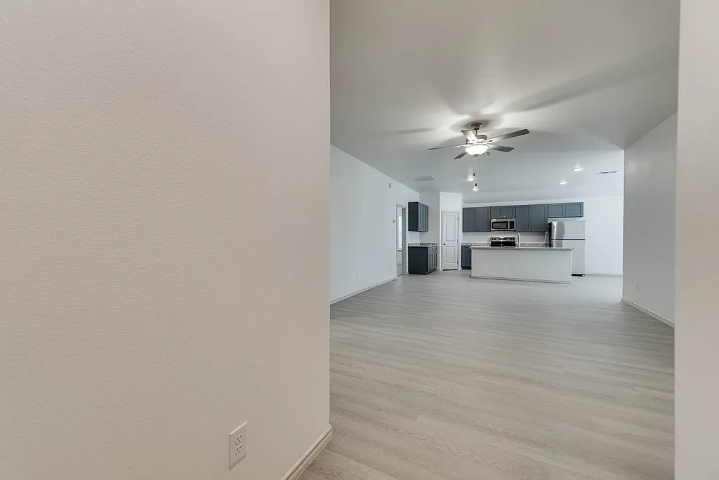 3 bed, 2.0 bath, 1616 sqft, $2,750 — Photo 3