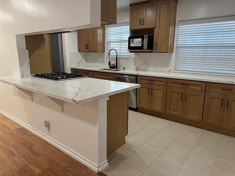 16661 Magnolia Blvd — Photo 2