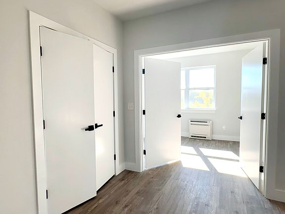 5th image of 229 Water St #201