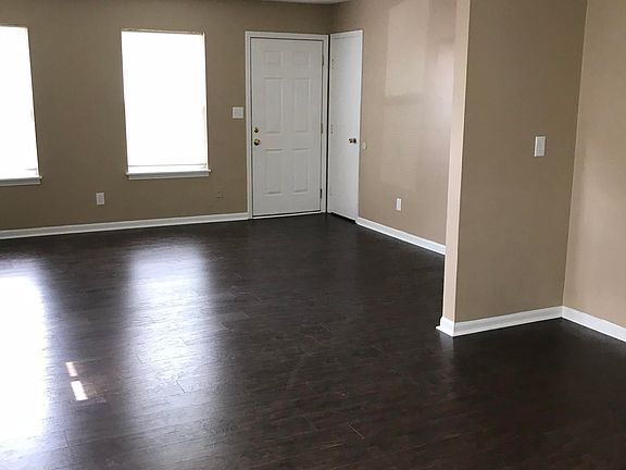 3rd image of 178 Kimberly Dr