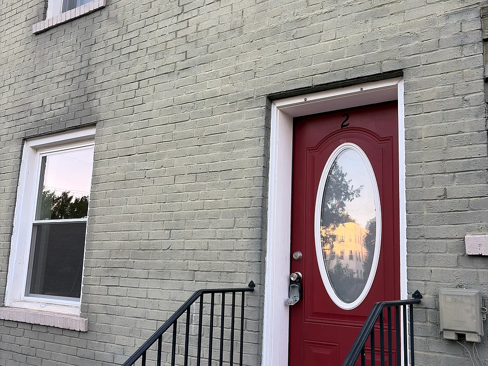 90 E 8th Ave #2