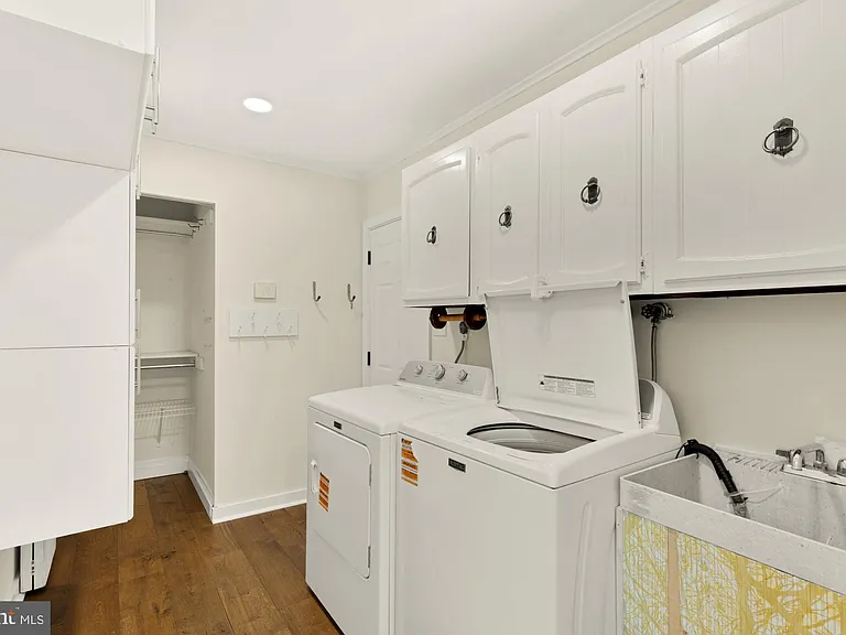 8416 Fox Run — Photo 30