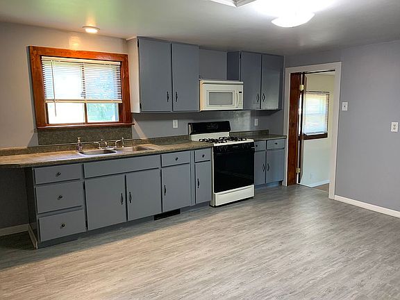 Kitchen - north wall