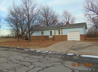 330 N 19th St, Fredonia, KS 66736