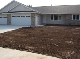 1074 Crescent Sq, Green Bay, WI 54313