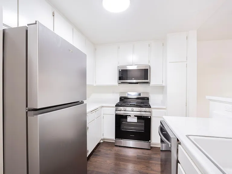 2123 Rodney Dr — Photo 21