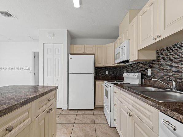 6035 SW 40th Ct #6035