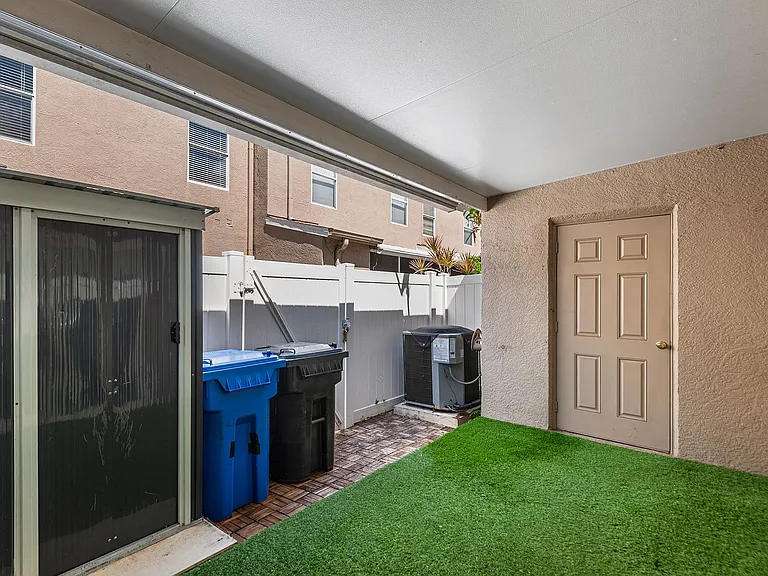 10112 Farmingdale Pl — Photo 13