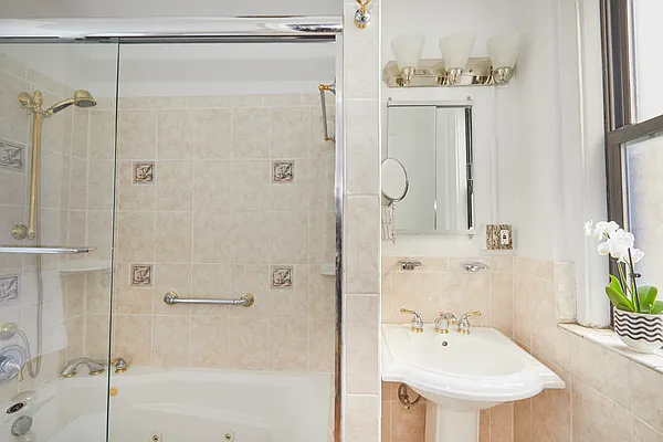 Sold by Compass | media 26