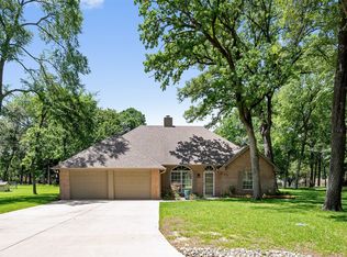 120 Royalwood Dr, Mabank, TX 75156