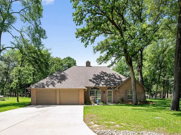 120 Royalwood Dr, Mabank, TX 75156