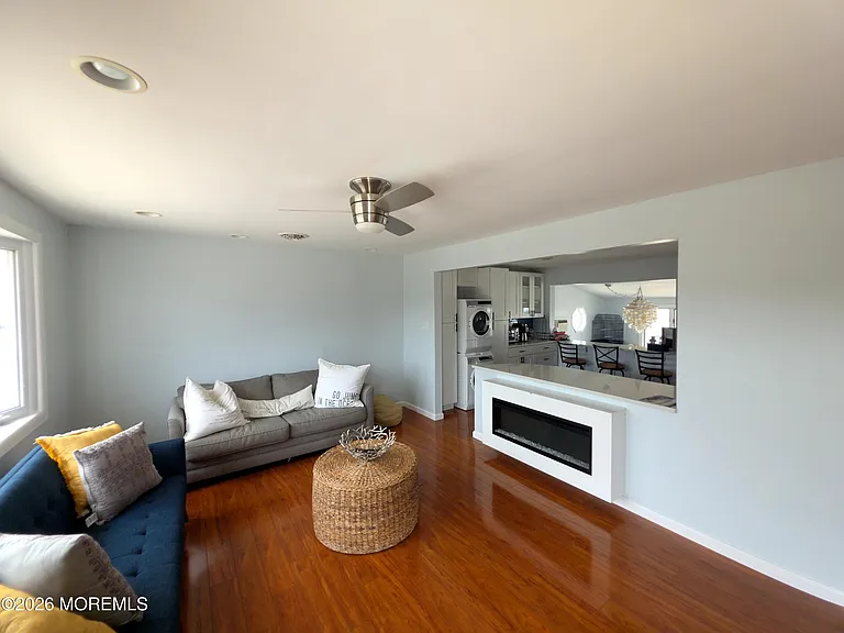 129 E Raritan Dr — Photo 6